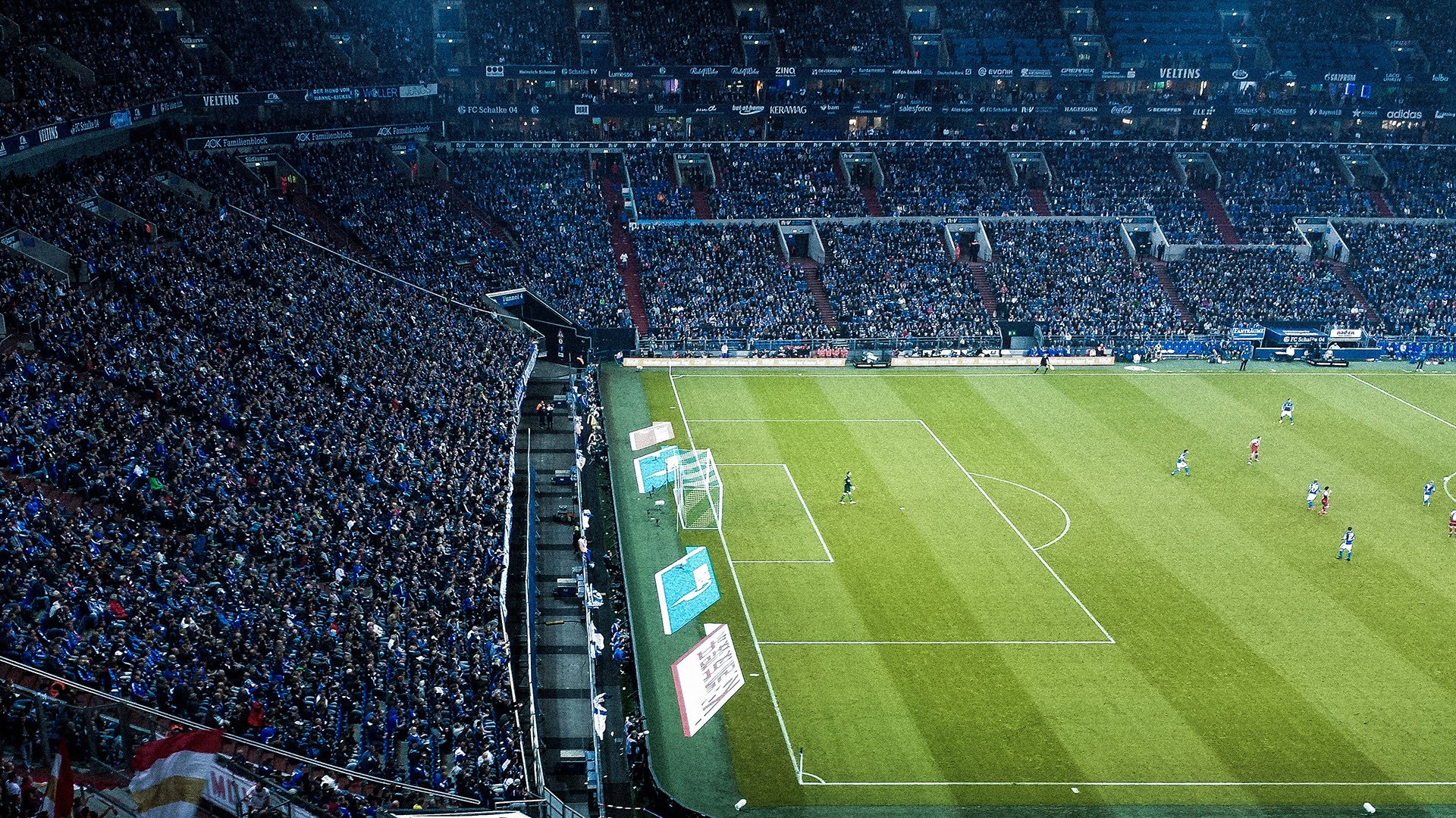 电子竞技足球比赛成为新潮流,吸引大批年轻观众,电竞足球项目