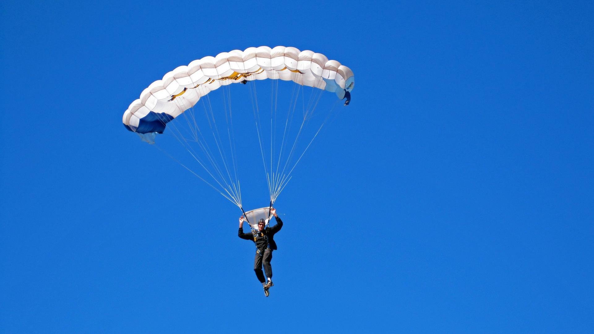 电子竞技足球比赛成为新潮流,吸引大批年轻观众,电竞足球项目